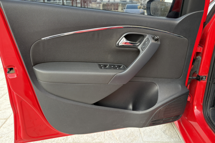 大众 Polo 2014款 1.6L 自动豪华版中控内饰7008