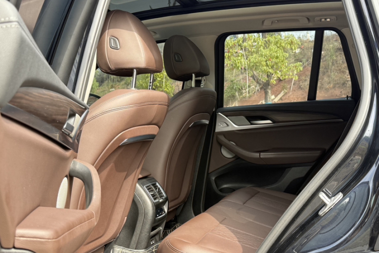 宝马X3 2023款 改款 xDrive30i 领先型 M曜夜套装中控内饰7003