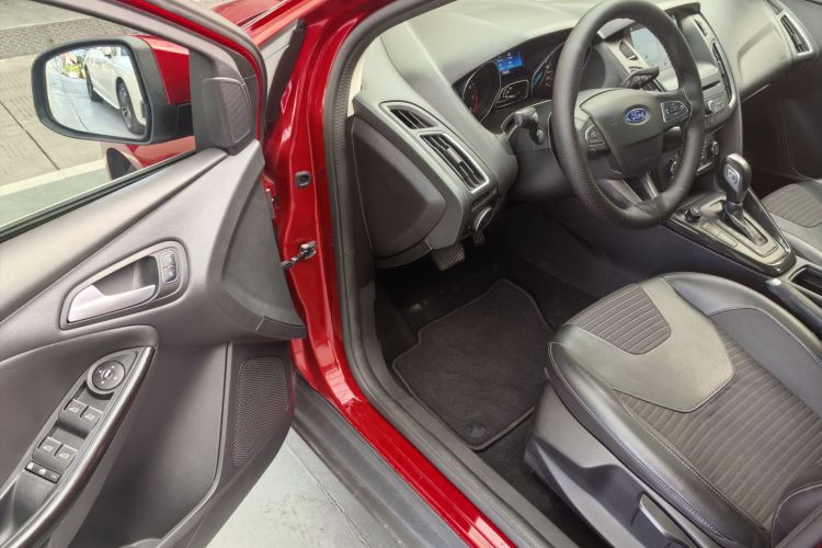 福特 福克斯 2015款 三厢 EcoBoost 180 自动精英型车身外观6009