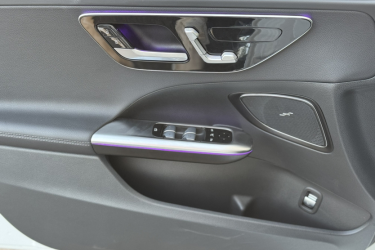 奔驰C级 2025款 C 260 L 运动版中控内饰7007