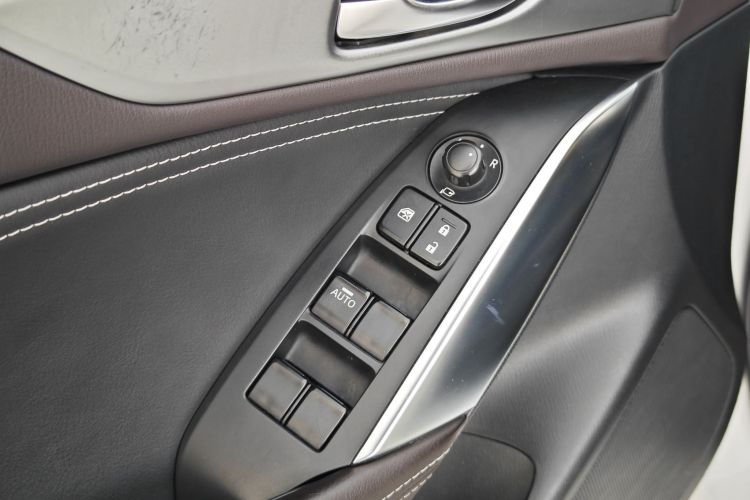 马自达CX-4 2016款 2.5L 自动四驱蓝天激情版中控内饰7011