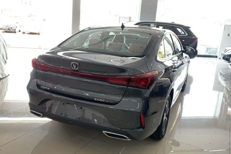 长安 逸动 2025款 PLUS 1.4T 双离合高能版车身外观6003