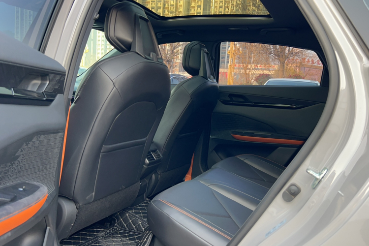 长安UNI-V 2022款 1.5T 运动版车身外观6010