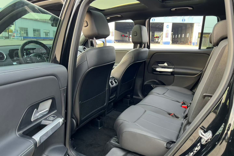 奔驰GLB 2023款 改款 GLB 200 时尚型中控内饰7004