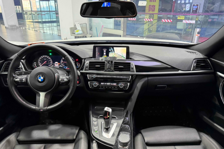 宝马3系GT 2020款 320i M运动套装中控内饰7010