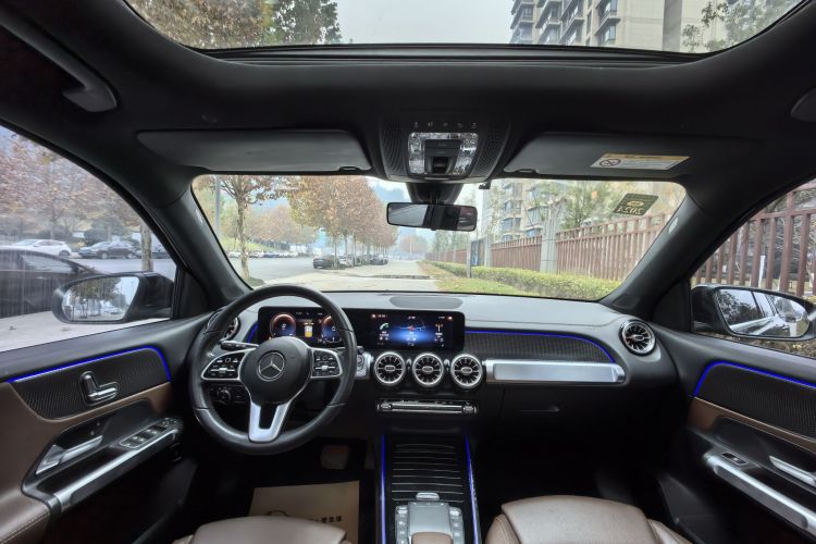 奔驰GLB 2021款 GLB 200 动感型中控内饰7003