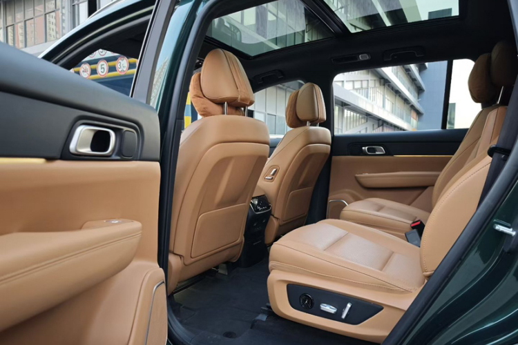 理想汽车 理想ONE 2021款 增程6座版中控内饰7003