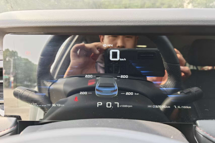 荣威i5 2023款 1.5L CVT尊荣版中控内饰15