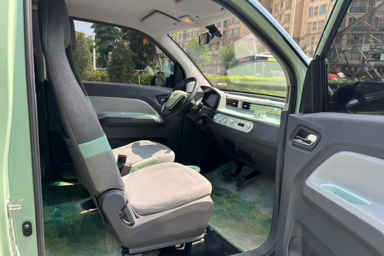 五菱汽车 宏光MINIEV 2022款 自在款 磷酸铁锂中控内饰7004