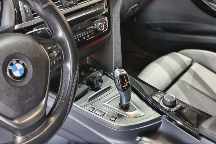 宝马3系 2018款 318Li中控内饰7002