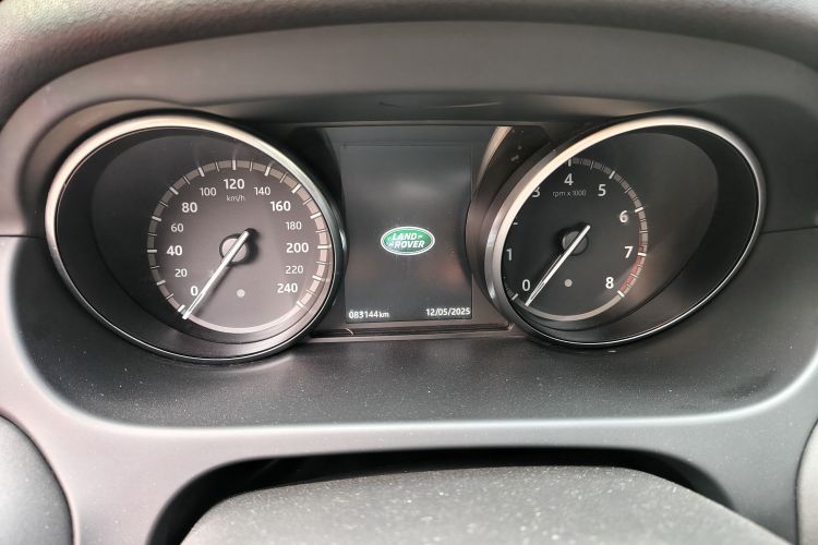 路虎 发现神行 2017款 2.0T PURE中控内饰15