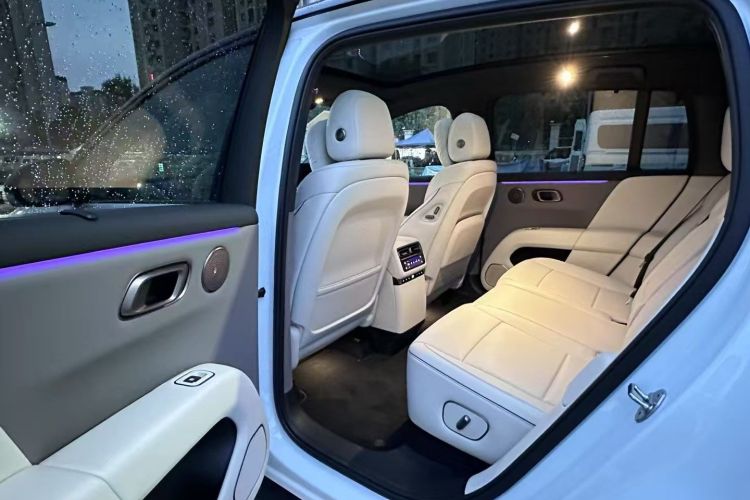 理想汽车 理想i6 2025款 两驱标准型中控内饰7004