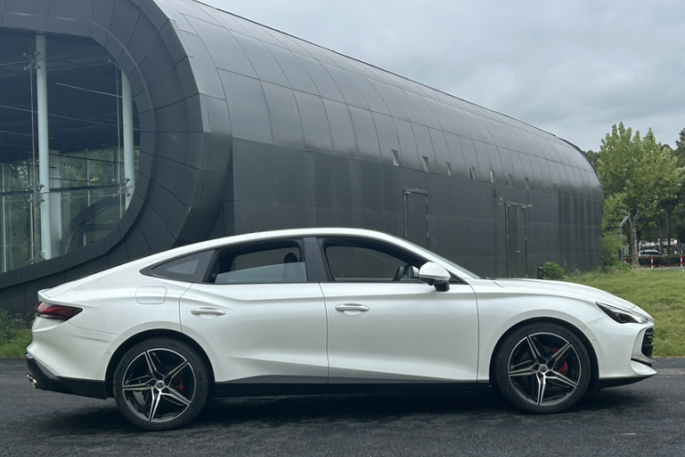 名爵 MG7 2025款 2.0T Trophy+ 超级智驾版车身外观6002