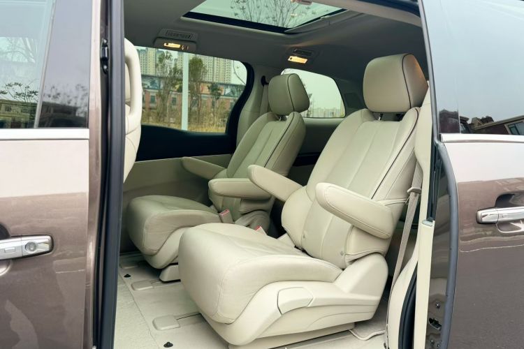 别克GL8 2021款 陆上公务舱 652T 尊贵型中控内饰7002