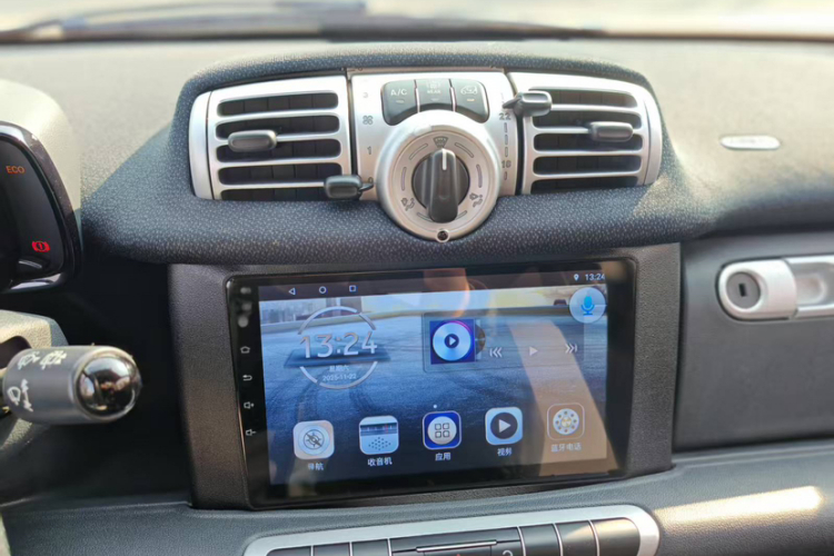 smart fortwo 2015款 1.0 MHD  舒适畅游版中控内饰7001