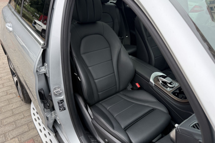 奔驰GLC 2018款 改款 GLC 300 4MATIC 动感型中控内饰7003