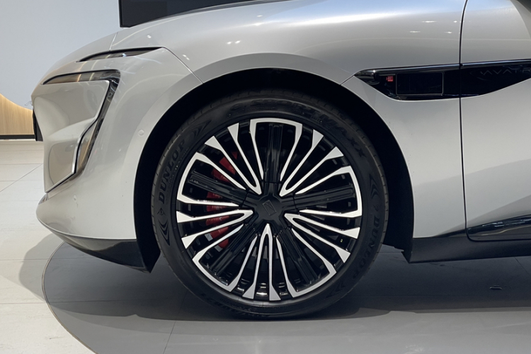 阿维塔12 2025款 Ultra增程版车身外观6001