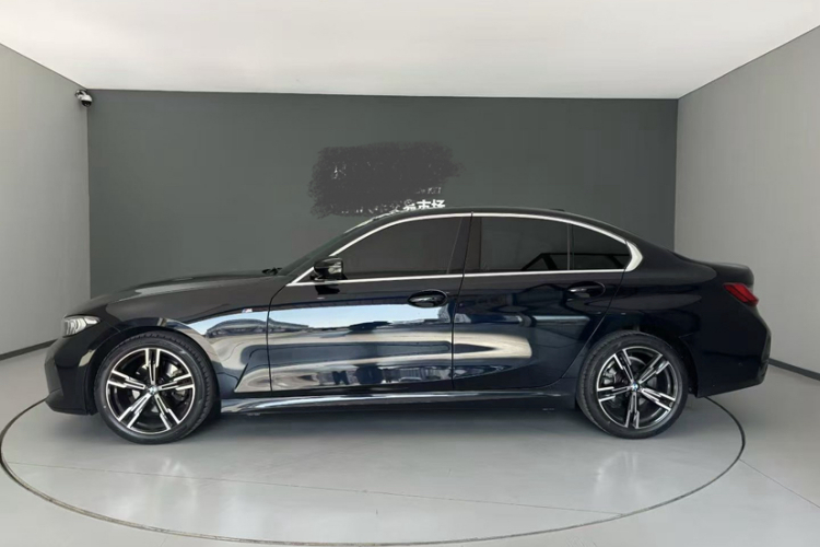 宝马3系 2023款 325i M运动套装车身外观6006