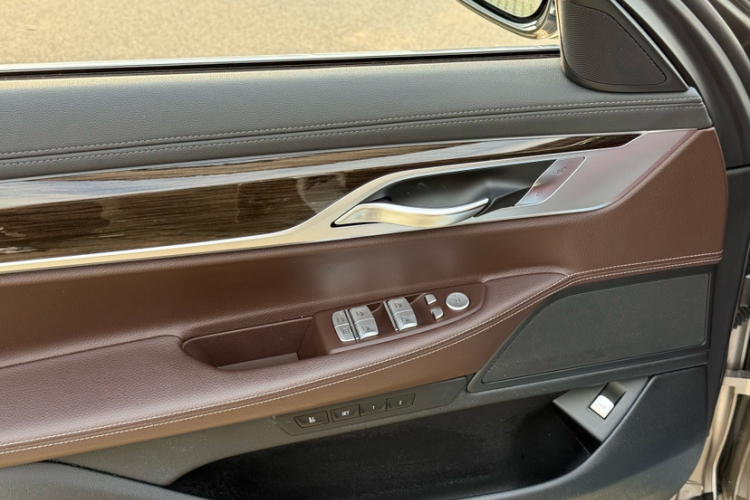 宝马7系 2018款 730Li 领先型 卓越套装中控内饰7005