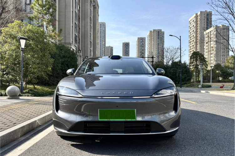 鸿蒙智行 智界R7 2025款 增程 331km Ultra车身外观6007