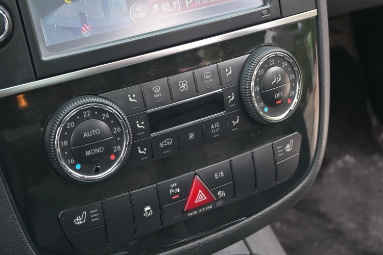 奔驰R级 2015款 R 400 4MATIC 豪华型中控内饰7003