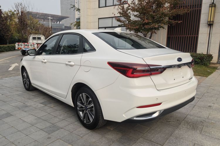 福特 福睿斯 2021款 1.5L 自动钻石版车身外观6009