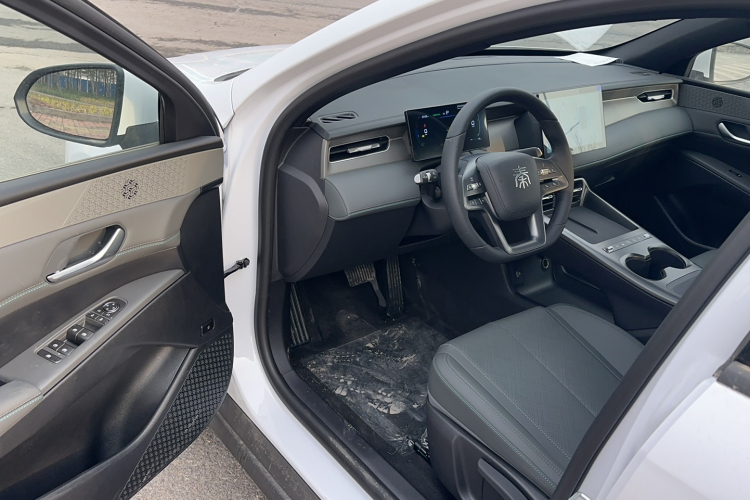 比亚迪 秦PLUS 2025款 DM-i 智驾版 128KM进取型中控内饰7002