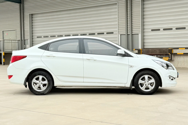 现代 瑞纳 2014款 1.4L 自动智能型GLS车身外观6006