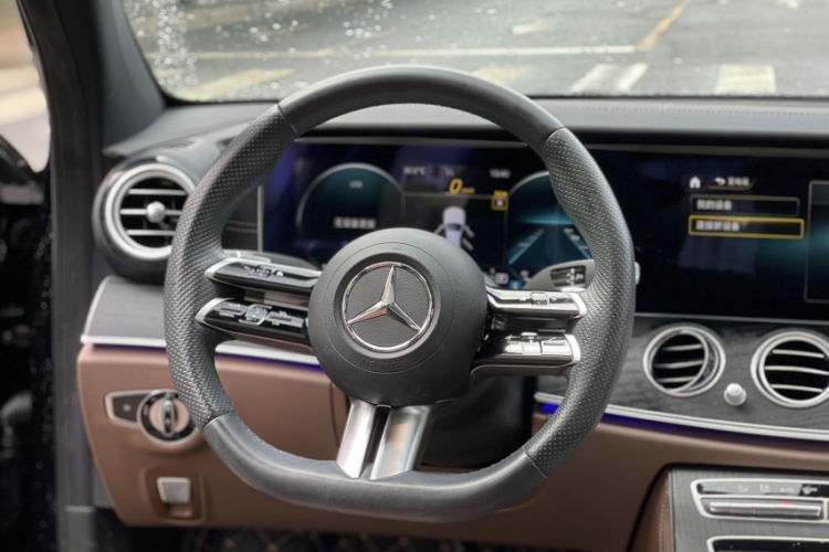 奔驰E级 2023款 改款 E 300 L 运动时尚型中控内饰7006