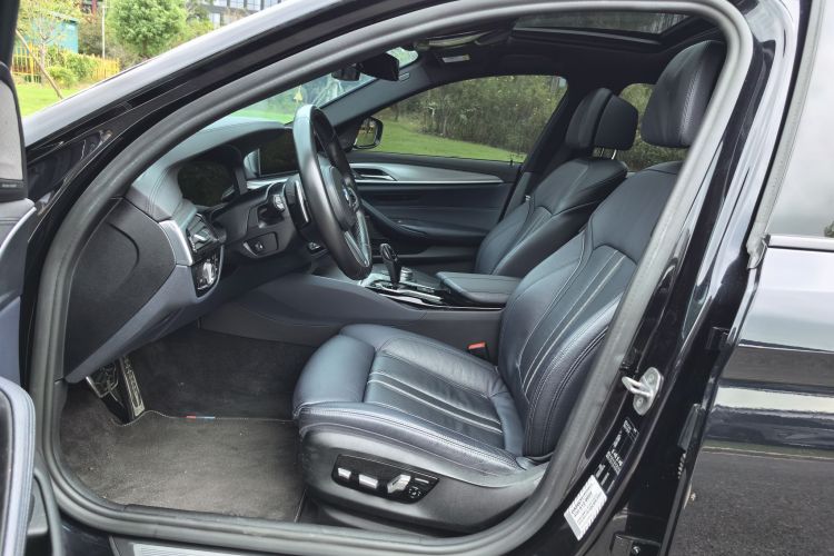 宝马5系(进口) 2020款 530i 风尚版 M运动套装局部细节19