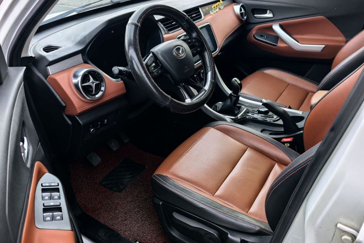 北汽幻速S3 2016款 S3L 1.5L 手动尊贵型中控内饰7004