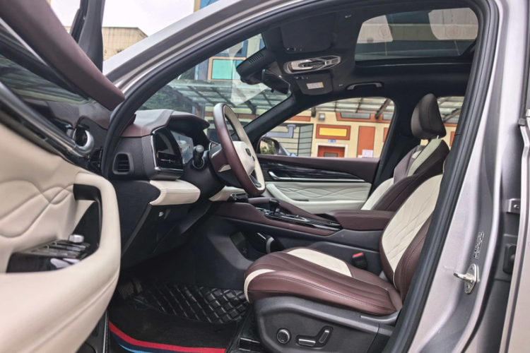 吉利汽车 星越L 2024款 2.0TD 高功自动两驱云起版中控内饰7002