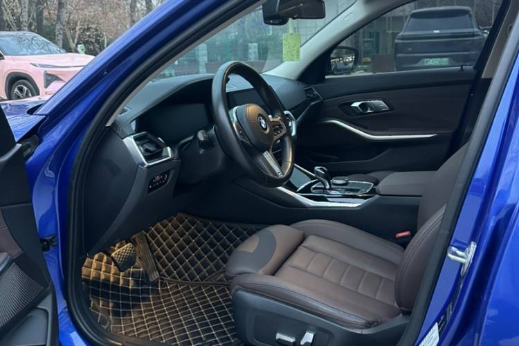 宝马3系 2020款 320Li M运动套装中控内饰7007