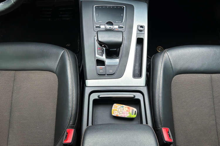 奥迪Q5L 2018款 40 TFSI 荣享时尚型 国V局部细节18