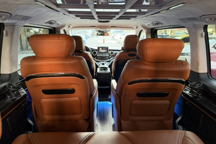 奔驰V级 2018款 V 260 领航版 国VI中控内饰7002