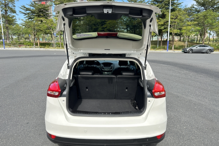 福特 福克斯 2015款 两厢 EcoBoost 180 自动精英型局部细节23