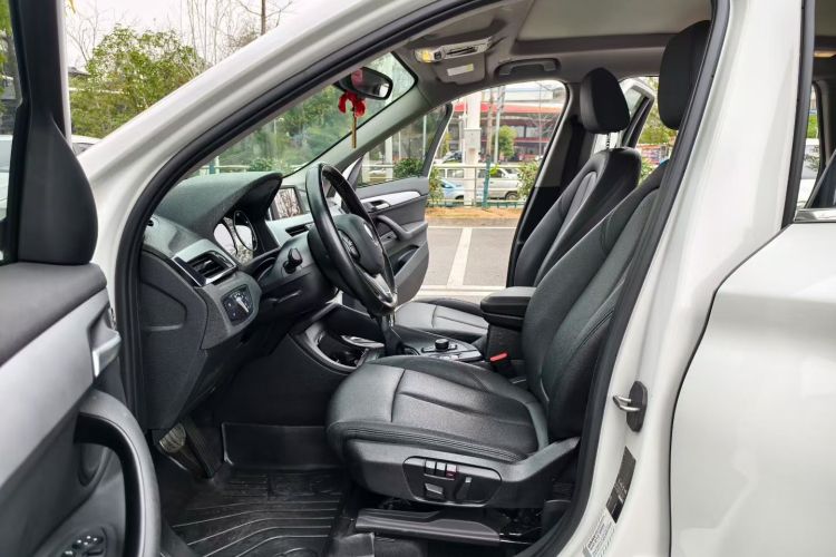 宝马X1 2019款 sDrive18Li 时尚型中控内饰7002