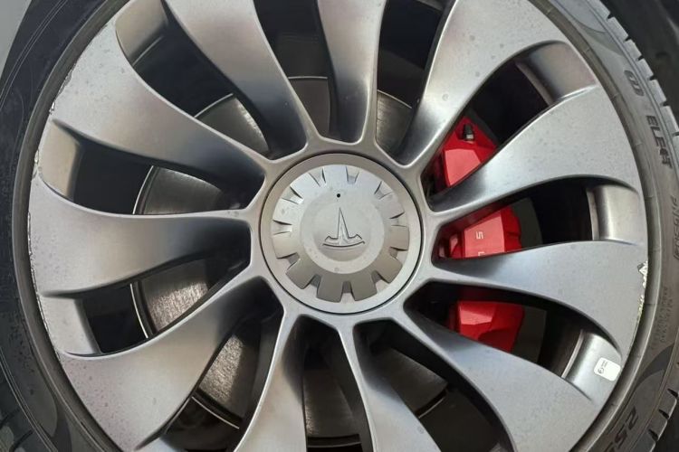 特斯拉 Model Y 2022款 Performance高性能全轮驱动版车身外观6007