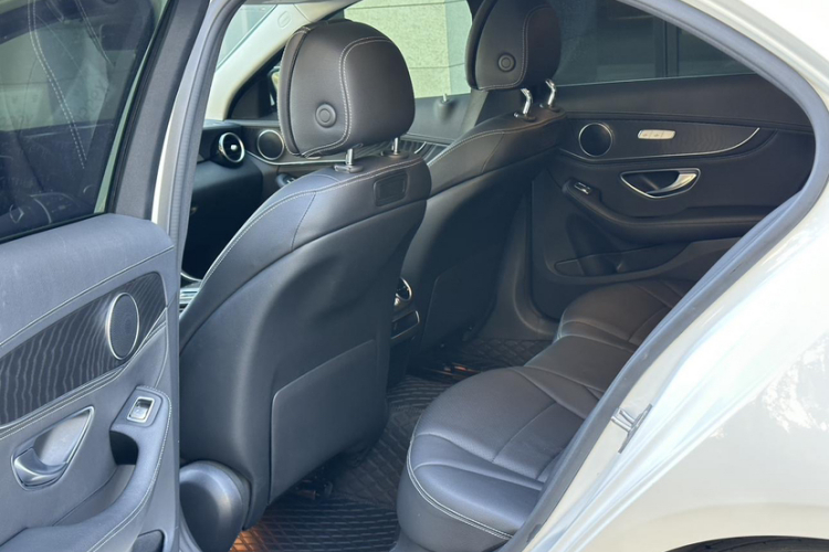 奔驰C级 2019款 C 260 L 运动版中控内饰7003