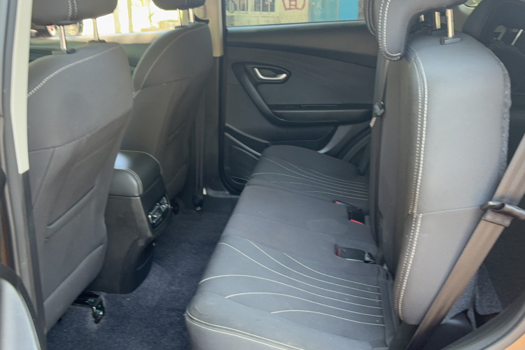 捷途X70M 2020款 改款 1.5T DCT相伴型 5座中控内饰7001