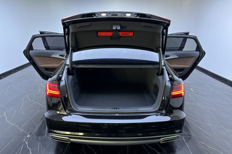 奥迪A6L 2018款 30周年年型 35 TFSI 时尚型局部细节23