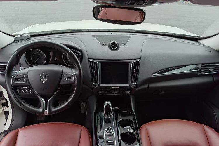 玛莎拉蒂 Levante 2016款 3.0T 标准型中控内饰7002