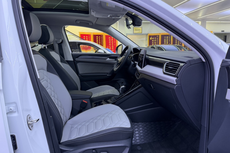 大众 探岳 2025款 众享款 300TSI中控内饰7004