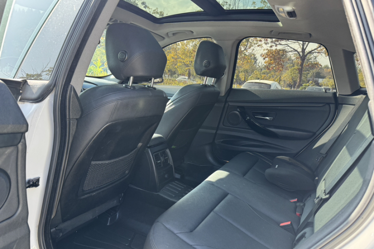 宝马3系GT 2018款 320i 时尚型车身外观6009