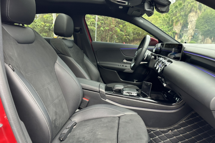 奔驰A级 2020款 A 200 L 运动轿车中控内饰7001