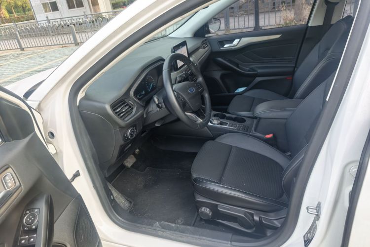 福特 福克斯 2020款 三厢 EcoBoost 180 自动锋潮型局部细节19