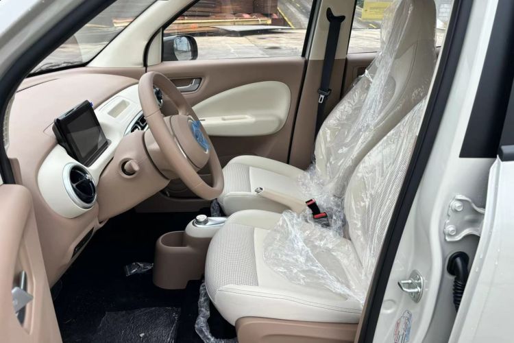 五菱汽车 宏光MINIEV 2025款 四门版 进阶款中控内饰7004