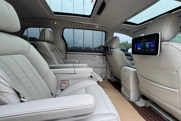 广汽传祺 传祺M8 2018款 320T 旗舰版中控内饰7004