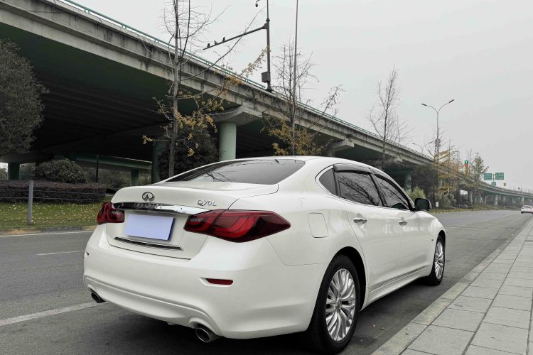 英菲尼迪Q70 2019款 Q70L 2.0T 精英版 PLUS车身外观6006