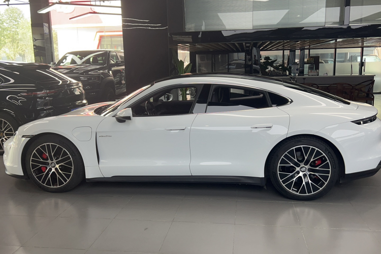 保时捷 2019款 Taycan 4S车身外观6005